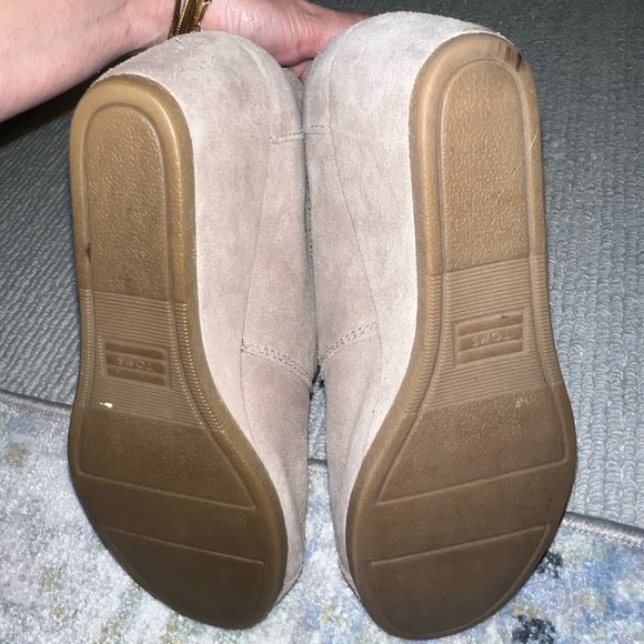 Gently Worn Tan Toms Suede Lace Up Booties - Size 8 - Picture 5 of 6